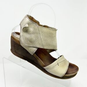Miz Mooz Beige Textured Leather Wedge Sandals Size 38 (US 7.5-8) Button Closure